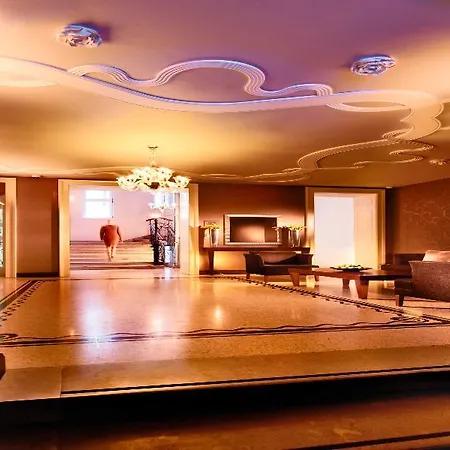 Roset & 4* Bratislava