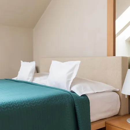 Roset & 4* Pressburg