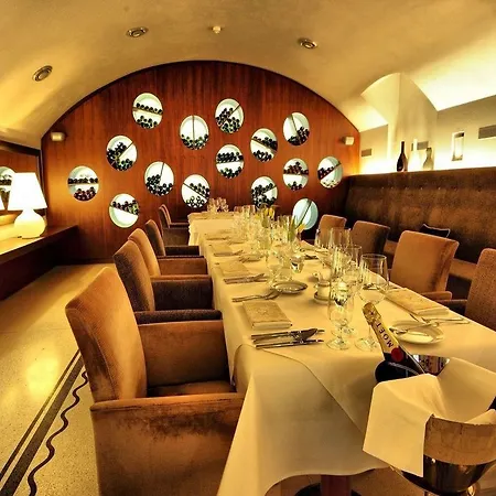 Roset & 4* Братислава