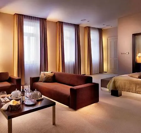 Roset & Hotel