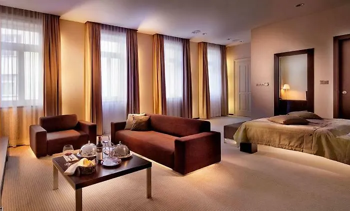 Roset & Готель